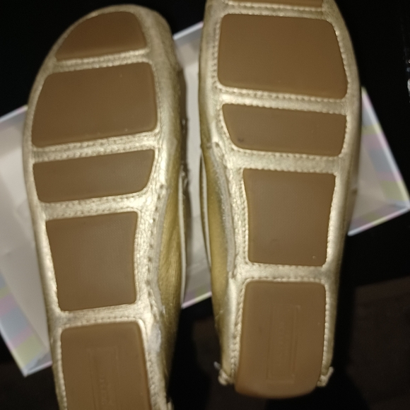 Stride Rite, 1M, Gold Slip on shoes, hard to find - Picture 2 of 7